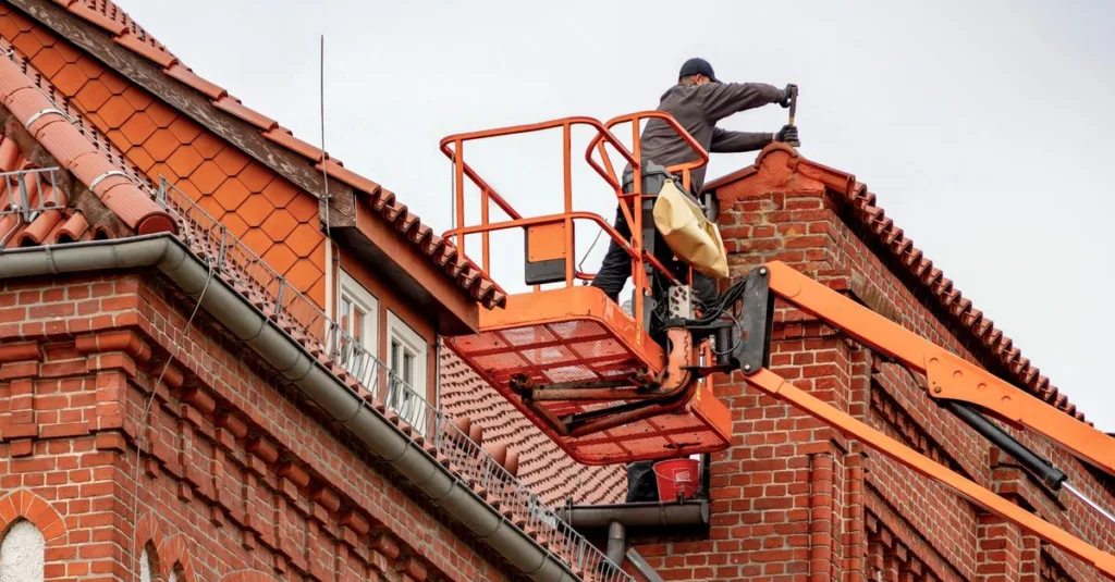 inspection de toiture : repérez les dommages, prévenez les infiltrations et protégez votre habitation grâce à un contrôle complet.
